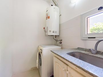 VENTA/PERMUTA - Casa Dúplex  3 Dormitorios con patio, jardín y cochera. Pueblo Esther.