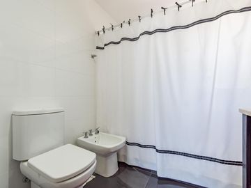 VENTA/PERMUTA - Casa Dúplex  3 Dormitorios con patio, jardín y cochera. Pueblo Esther.