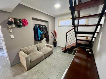 Casa de 4 dormitorios, parrillero, jardín, portón