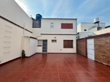Casa de 4 dormitorios, parrillero, jardín, portón