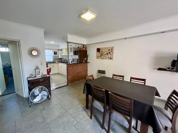 Casa de 4 dormitorios, parrillero, jardín, portón