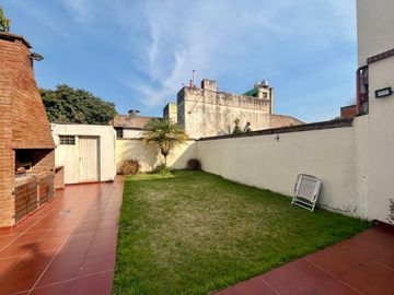 Casa de 4 dormitorios, parrillero, jardín, portón