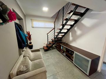 Casa de 4 dormitorios, parrillero, jardín, portón