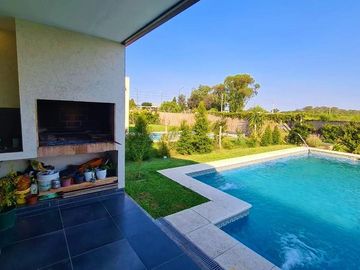 Venta de casa 4 dormitorios con pileta en San Eduardo - Pilar