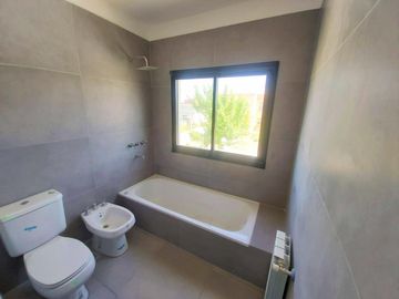 Venta de casa 4 dormitorios con pileta en San Eduardo - Pilar