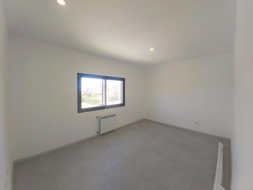Venta de casa 4 dormitorios con pileta en San Eduardo - Pilar