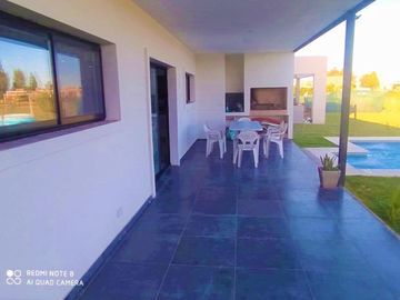 Venta de casa 4 dormitorios con pileta en San Eduardo - Pilar