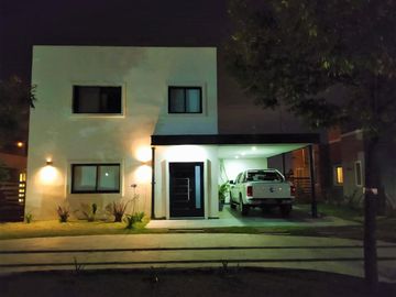 Venta de casa 4 dormitorios con pileta en San Eduardo - Pilar