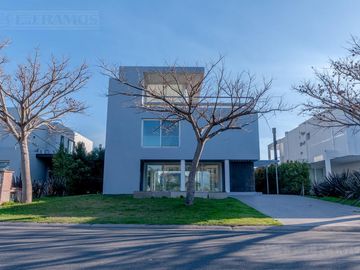 Casa con 3 dormitorios  en venta en  Los Lagos