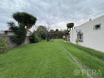 Venta Casa 3 ambientes con amplio jardín en Florencio Varela