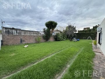 Venta Casa 3 ambientes con amplio jardín en Florencio Varela