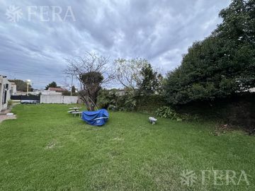 Venta Casa 3 ambientes con amplio jardín en Florencio Varela