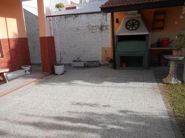 Venta Casa 4 Amb. en 2 Plantas en - Ramos Mejia -  Muy buen Estado, Exc. Ubicación