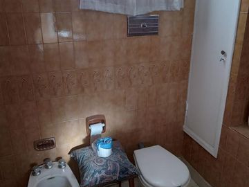 Venta Casa 4 Amb. en 2 Plantas en - Ramos Mejia -  Muy buen Estado, Exc. Ubicación