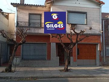 Venta Casa 4 Amb. en 2 Plantas en - Ramos Mejia -  Muy buen Estado, Exc. Ubicación