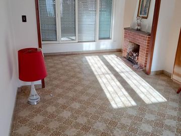 Venta Casa 4 Amb. en 2 Plantas en - Ramos Mejia -  Muy buen Estado, Exc. Ubicación