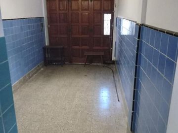 Venta Casa 4 Amb. en 2 Plantas en - Ramos Mejia -  Muy buen Estado, Exc. Ubicación