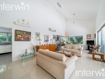Casa - 4 ambientes con jardin - 2 Cocheras - Saint Thomas Sur - Canning- Esteban Echeverria - Venta