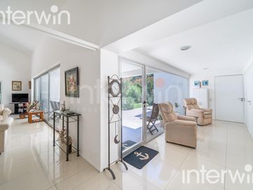 Casa - 4 ambientes con jardin - 2 Cocheras - Saint Thomas Sur - Canning- Esteban Echeverria - Venta