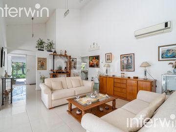 Casa - 4 ambientes con jardin - 2 Cocheras - Saint Thomas Sur - Canning- Esteban Echeverria - Venta