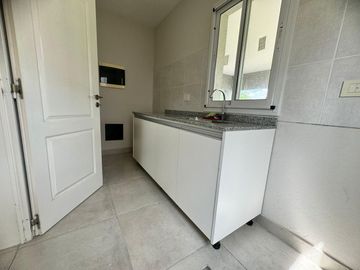 Casa en Oportunidad a la laguna con gran espejo de agua en Canton Norte