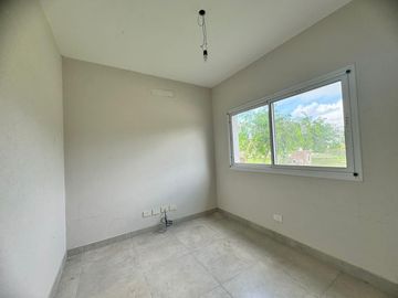 Casa en Oportunidad a la laguna con gran espejo de agua en Canton Norte