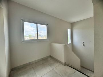 Casa en Oportunidad a la laguna con gran espejo de agua en Canton Norte