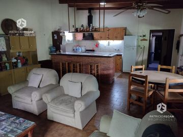 Casa en venta con importante terreno en General Belgrano Buenos Aires interior