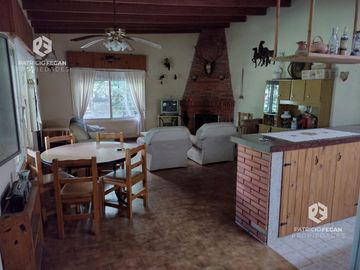 Casa en venta con importante terreno en General Belgrano Buenos Aires interior