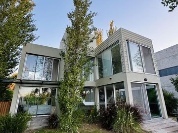 Casa en  venta 3 dormitorios en Los Pasos barrio de Jockey Club