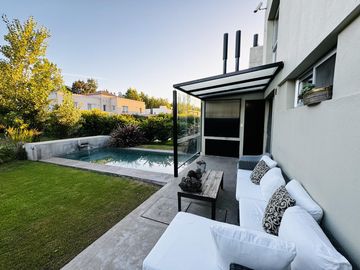Casa en  venta 3 dormitorios en Los Pasos barrio de Jockey Club