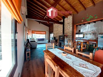 Amplia Casa en Solares