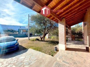 Amplia Casa en Solares