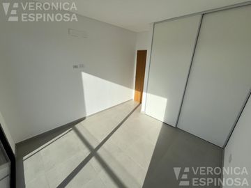 Departamento de dos ambientes con cochera,  en venta- Ituzaingó Sur