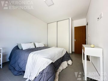 Departamento de dos ambientes con cochera,  en venta- Ituzaingó Sur
