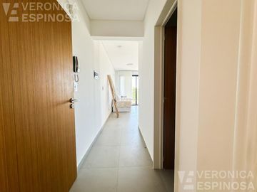 Departamento de dos ambientes con cochera,  en venta- Ituzaingó Sur