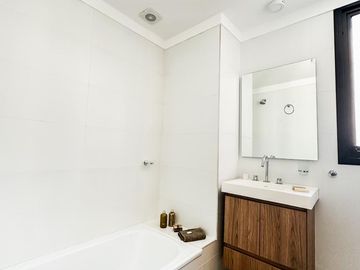 Departamento de dos ambientes con cochera,  en venta- Ituzaingó Sur