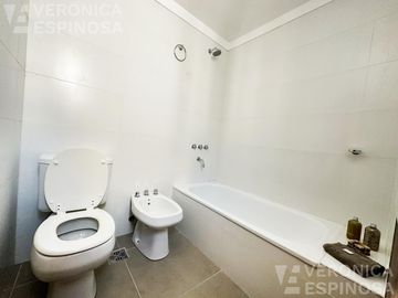 Departamento de dos ambientes con cochera,  en venta- Ituzaingó Sur