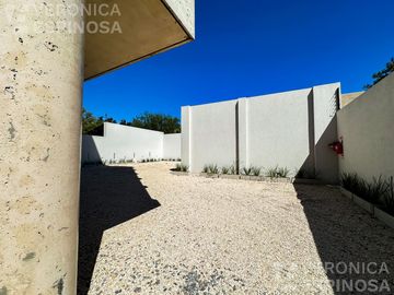 Departamento de dos ambientes con cochera,  en venta- Ituzaingó Sur