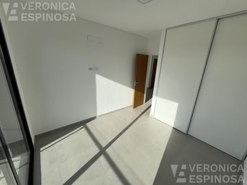 Departamento de dos ambientes con cochera,  en venta- Ituzaingó Sur