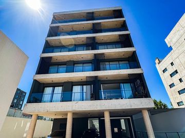 Departamento de dos ambientes con cochera,  en venta- Ituzaingó Sur
