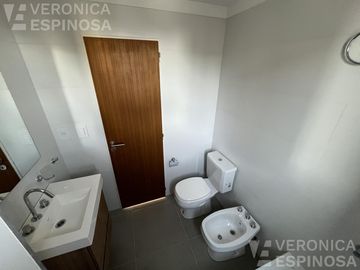Departamento de dos ambientes con cochera,  en venta- Ituzaingó Sur
