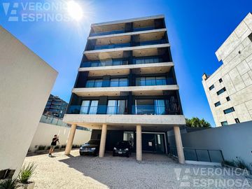 Departamento de dos ambientes con cochera,  en venta- Ituzaingó Sur