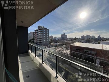 Departamento de dos ambientes con cochera,  en venta- Ituzaingó Sur