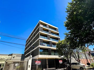Departamento de dos ambientes con cochera,  en venta- Ituzaingó Sur