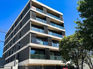 Departamento de dos ambientes con cochera,  en venta- Ituzaingó Sur