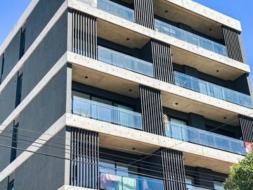 Departamento de dos ambientes con cochera,  en venta- Ituzaingó Sur