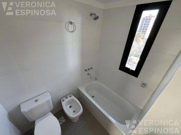 Departamento de dos ambientes con cochera,  en venta- Ituzaingó Sur