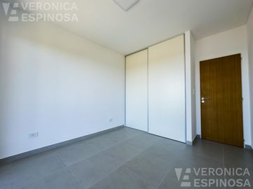 Departamento de dos ambientes con cochera,  en venta- Ituzaingó Sur