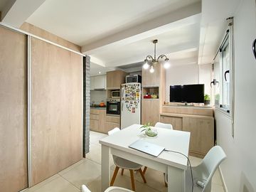 Departamento de Dos Dormitorios con cocina remodelada cercano al Colegio Ingles Mitre y Urquiza